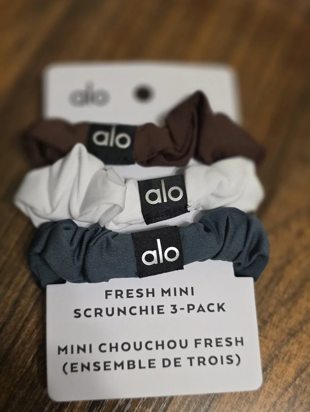 ALO Yoga Mini Scrunchie 3-Pack — Brown, White & Blue